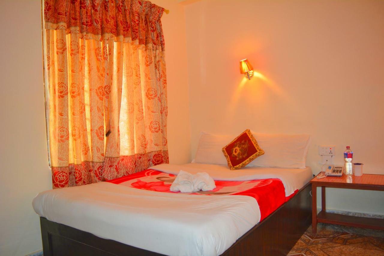 Hotel Direction Pokhara Extérieur photo